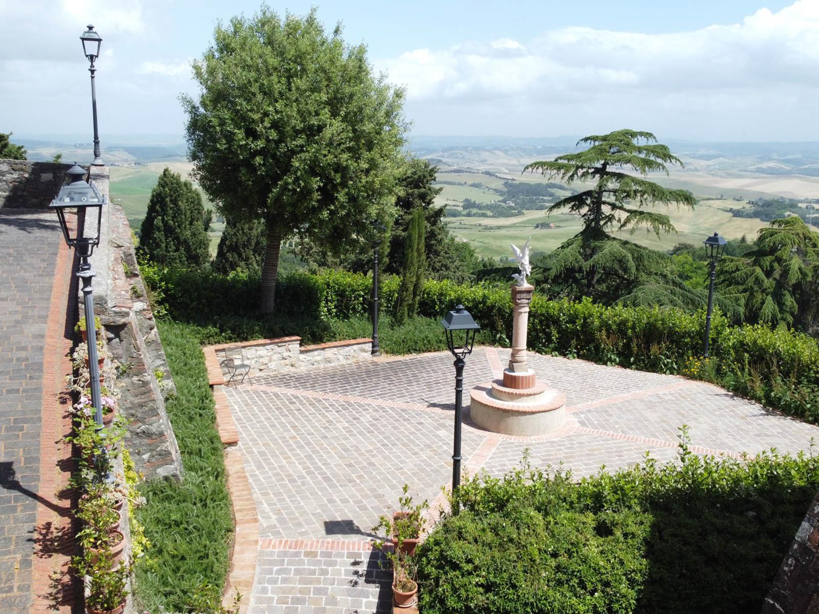 Realizzazione piazza pubblica 